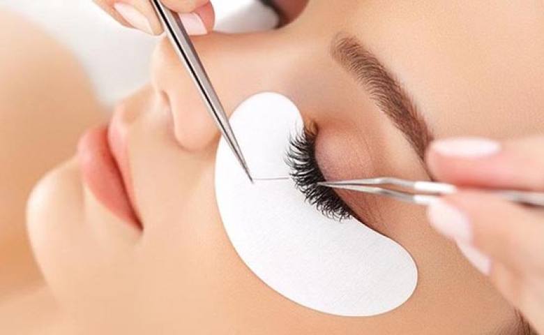 the-secret-to-using-false-eyelashes-for-women
